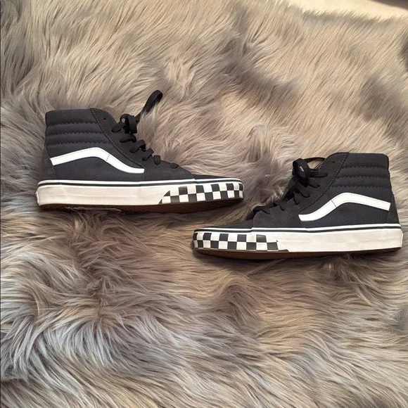 Vans Black and White High-Top Sneakers - Picture 2 of 6